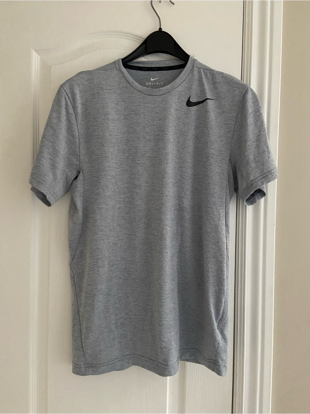 Nike Men's Light Gray Dri-FIT Performance Tee
